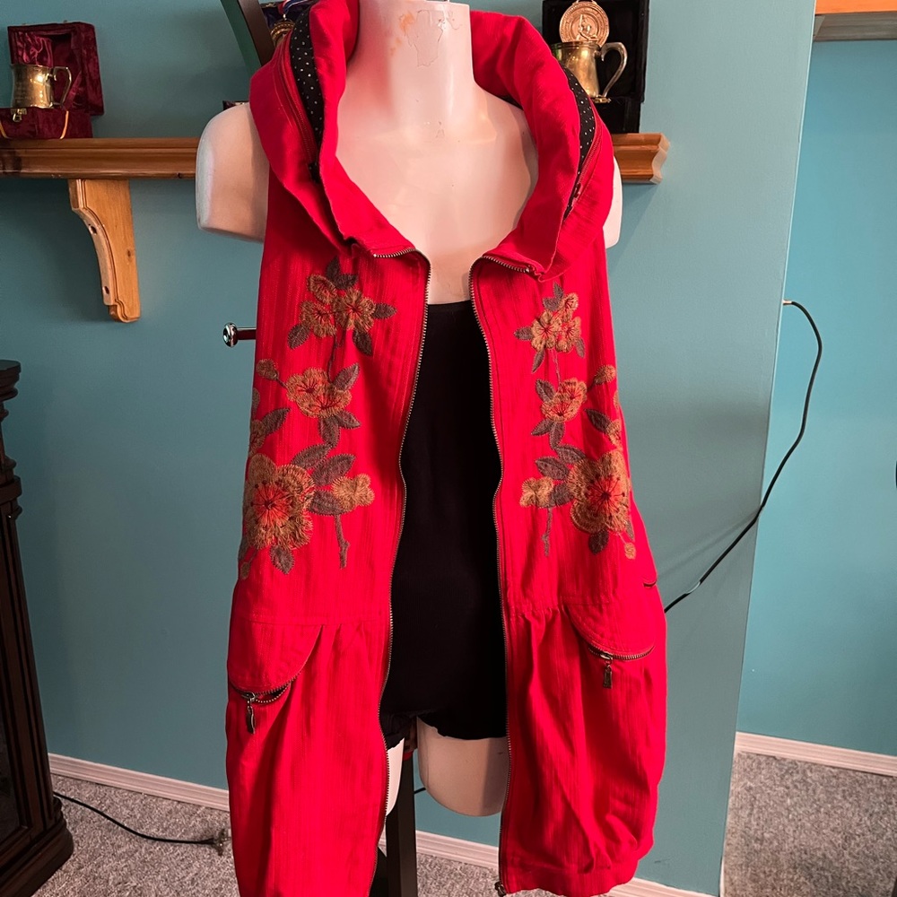 Cotton vest with hidden hood